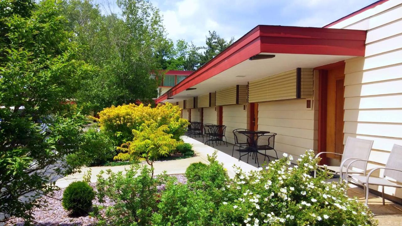 The Usonian Inn Llc Spring Green Exterior photo